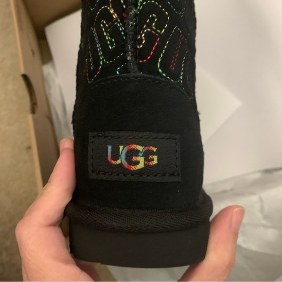 Ugg Kids Classic II Graphic Stitch Boot - Picture 2 of 5